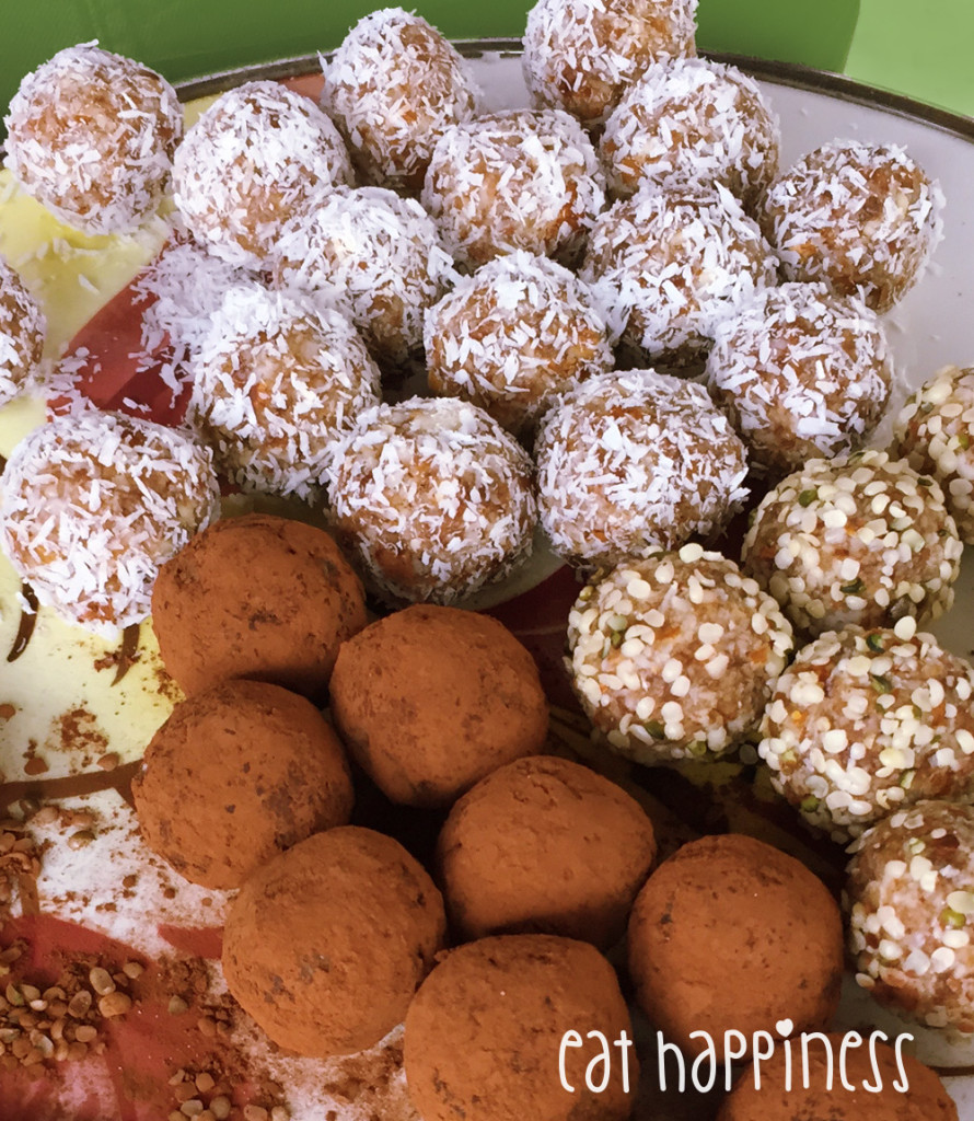 Amandel-Dadel-Kokos bonbons | Eat Happiness